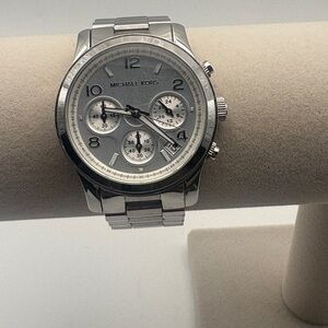 Michael Kors Sport Chronograph MK5076 Unisex Wrist Watch - Silver- Needs Battery